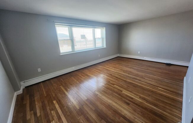 Renovated First Floor 1 Bd 1 Bath with OceanViews on Revere Beach Heat/Hot Water Included