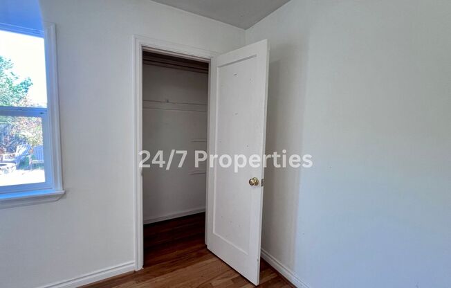 2 beds, 1 bath, $2,595