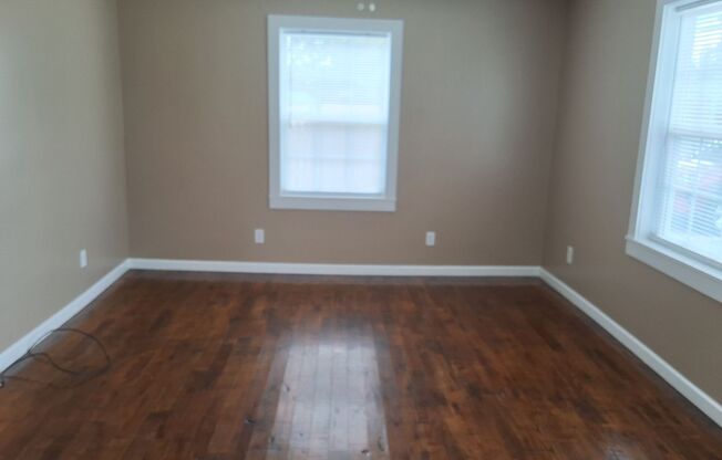 2 beds, 1 bath, $1,100