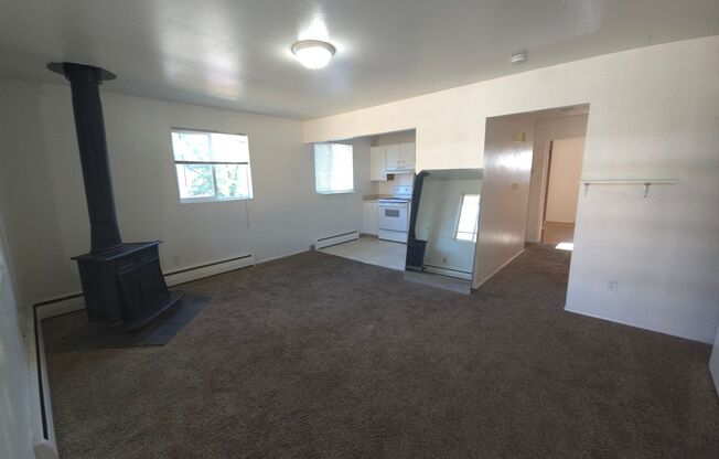 2 beds, 1 bath, $1,800, Unit 6