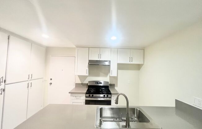 800 Glenoaks Apartments