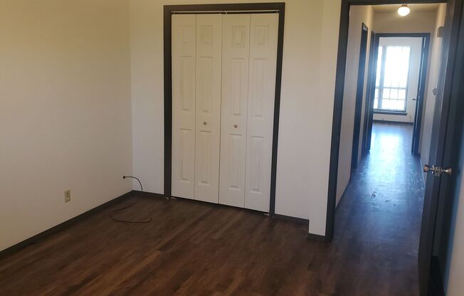 2 beds, 1 bath, 1,326 sqft, $900