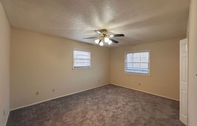 3 beds, 2 baths, $1,300