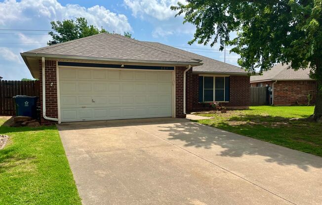 Spacious 3 bed 2 bath in Edmond!