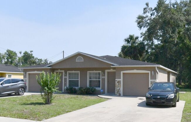 Spacious 3BR/2BA Duplex with Private Garage – Carpet-Free!