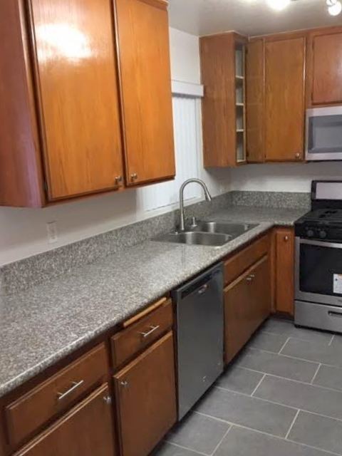 2 beds, 2 baths, 1,000 sqft, $2,195