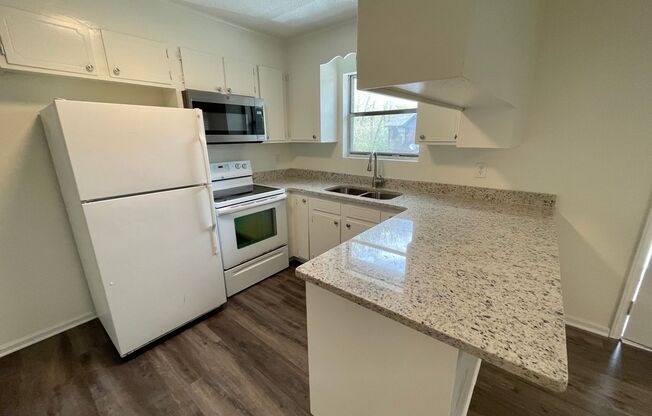 See This Renovated 2 Bedroom In Green Oaks!