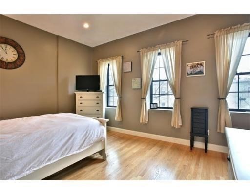 2 beds, 1 bath, 878 sqft, $2,750, Unit 8