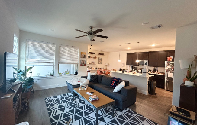 608 PARKLINE DR