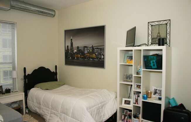 4 beds, 2 baths, $2,650, Unit 401