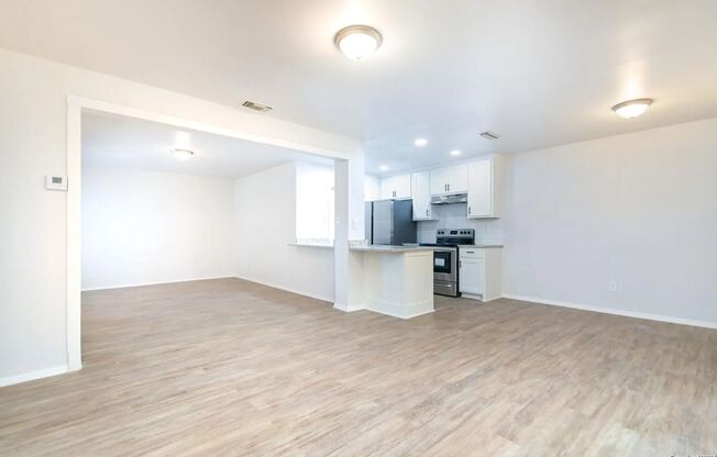 Modern 4-Bedroom House Near Leon Valley