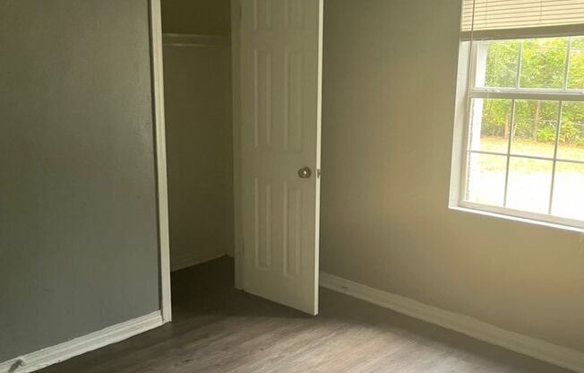 3 beds, 1 bath, $999