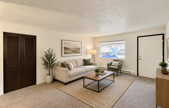 3 beds, 1.5 baths, 1,022 sqft, $1,635