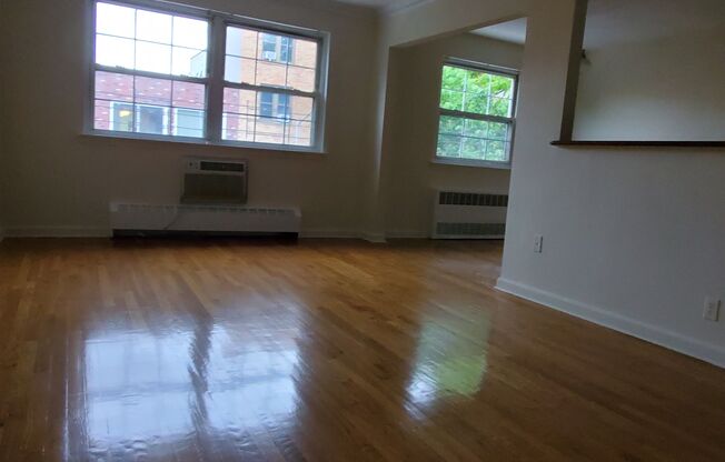 3 beds, 1 bath, $3,900, Unit 3