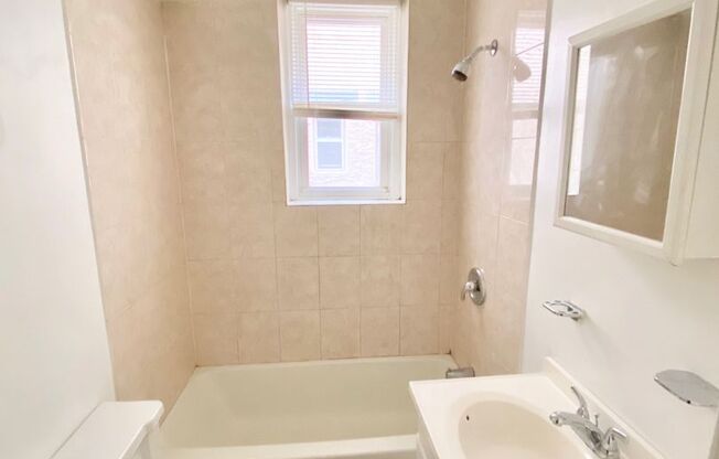 Studio, 1 bath, $890, Unit A33
