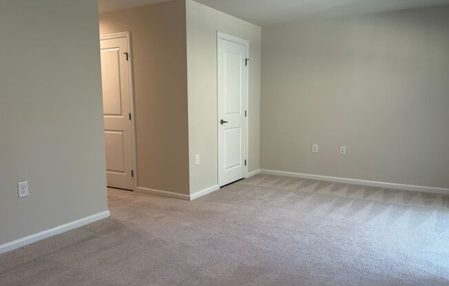 WONDERFUL Townhome in North East Raleigh, Available Now!