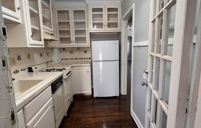 1 bed, 1 bath, 775 sqft, $1,000, Unit 1411-1