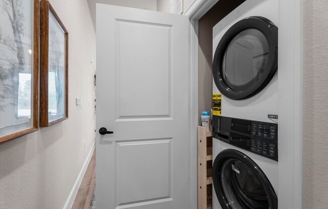 1 bed, 1 bath, 650 sqft, $1,300, Unit 428