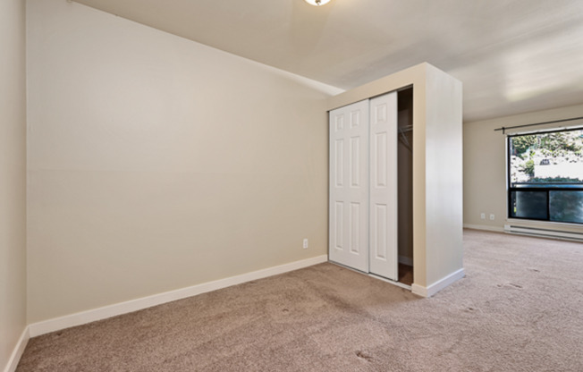 Studio, 1 bath, 400 sqft, $1,475, Unit 04