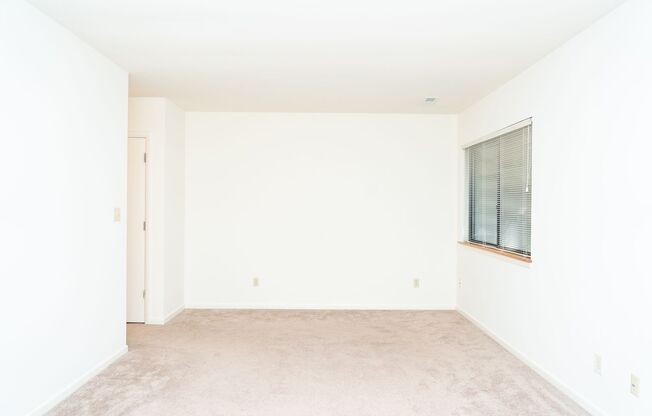 2 Bedroom Townhouse Available in July