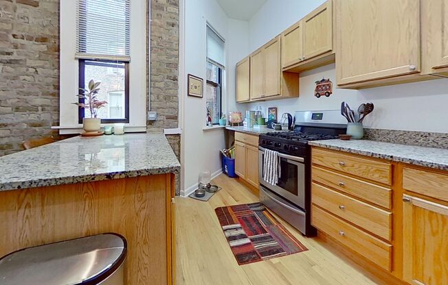 Top Floor East Lakeview One Bedroom