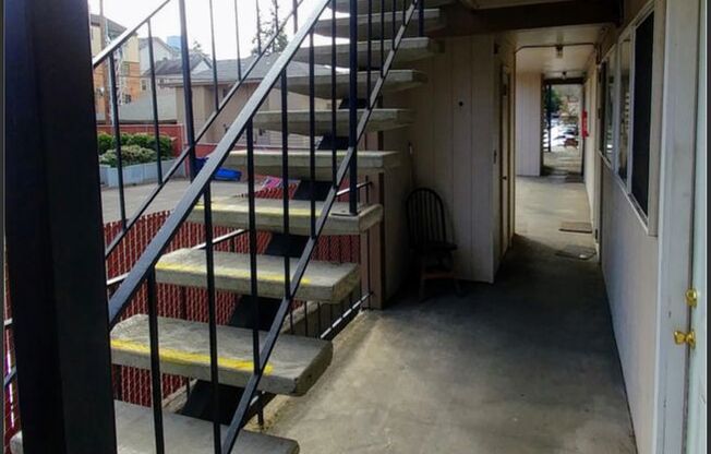 Studio, 1 bath, 300 sqft, $695, Unit 48