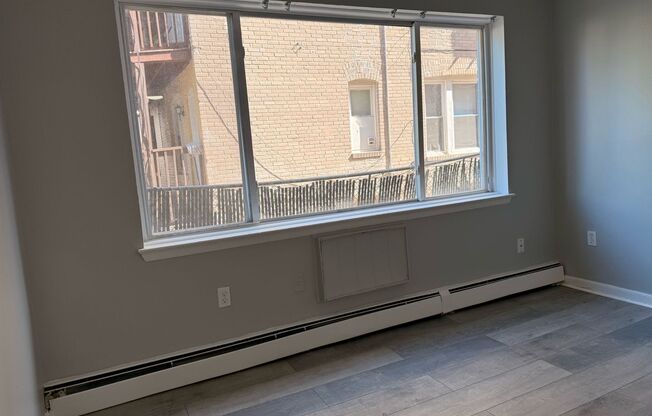 2 beds, 1 bath, 900 sqft, $1,525, Unit A6