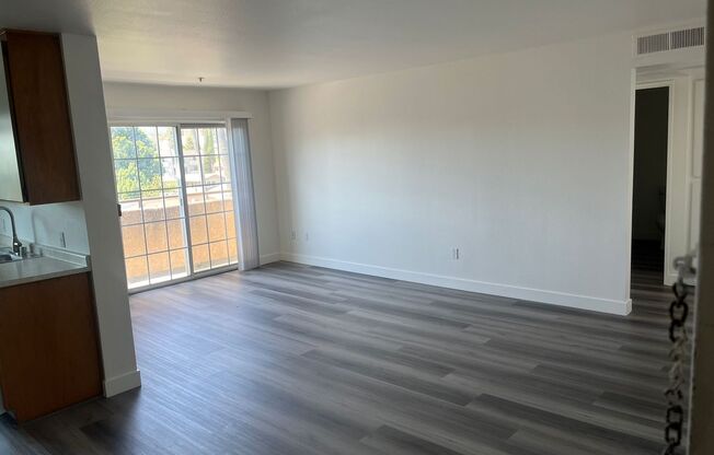 2 beds, 1 bath, 800 sqft, $2,400