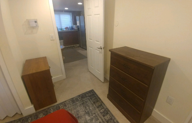 1 bed, 2 baths, 2,100 sqft, $700