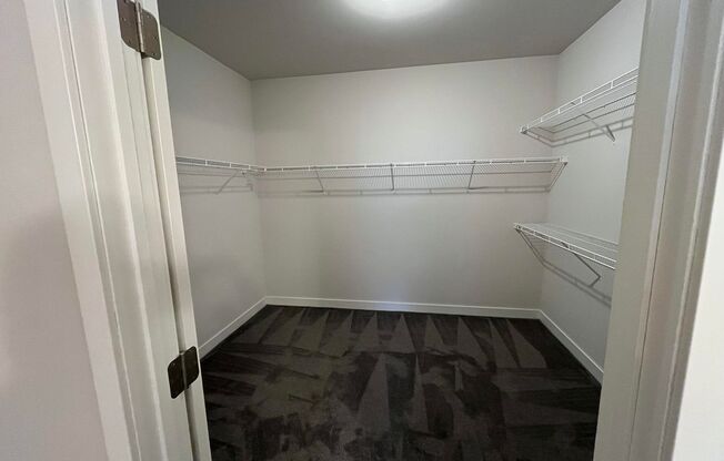 3 beds, 2 baths, 1,448 sqft, $2,095, Unit Lime 428