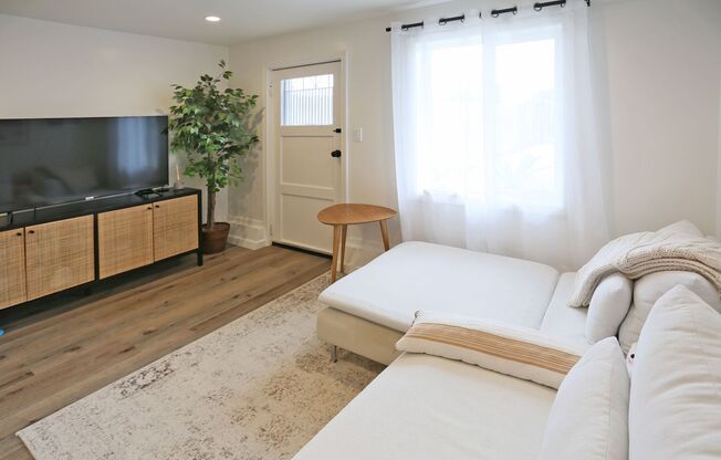 Furnished, garden 1BR/1BA In-Law in the Sunset District, Office (Quintara Street and 42nd Avenue)