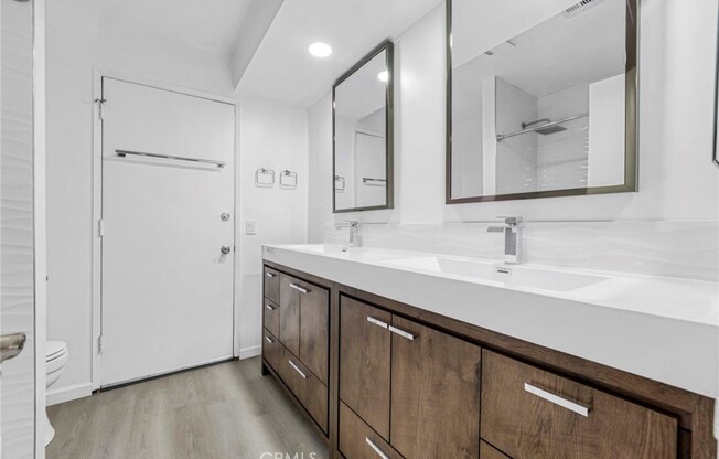 8558 PASO ROBLES AVE