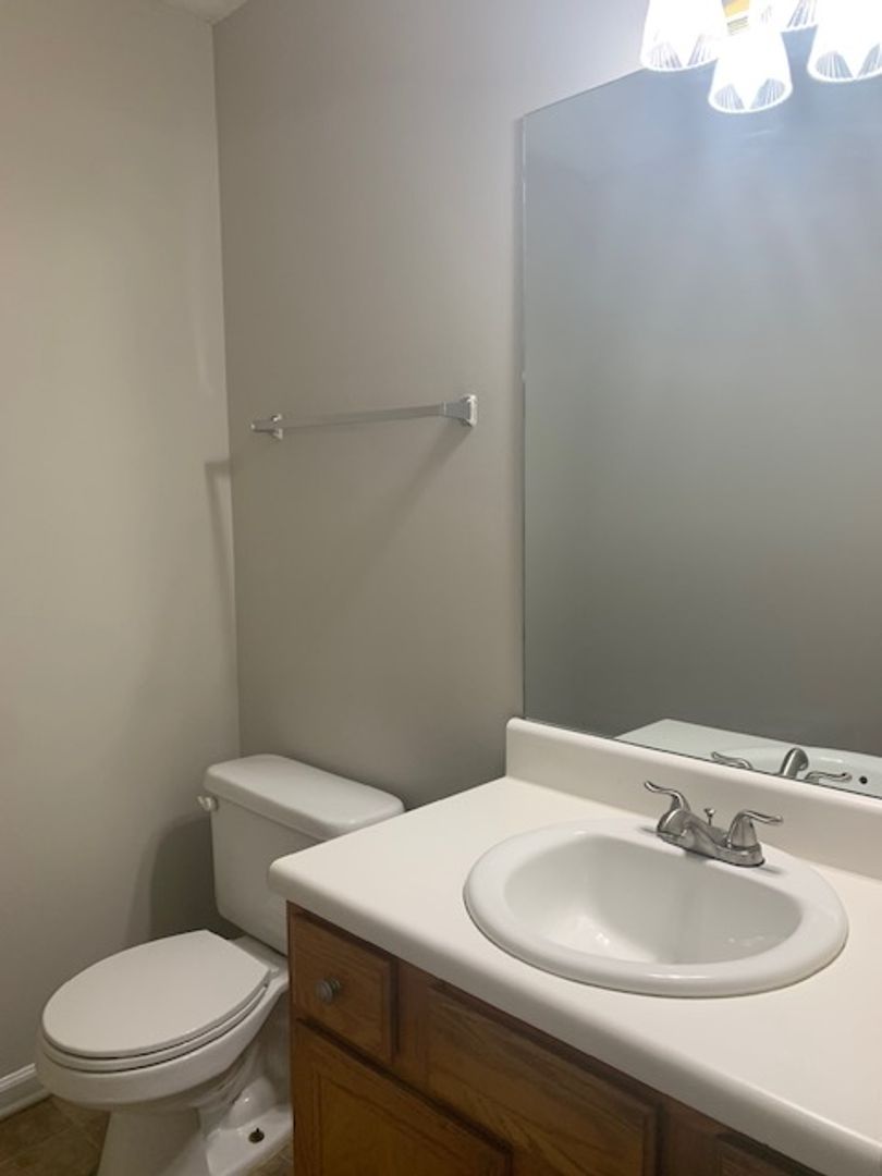 CHARMING 3 BEDROOM 2.5 BATH IN ELLENWOOD, GA!