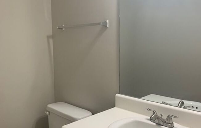 CHARMING 3 BEDROOM 2.5 BATH IN ELLENWOOD, GA!