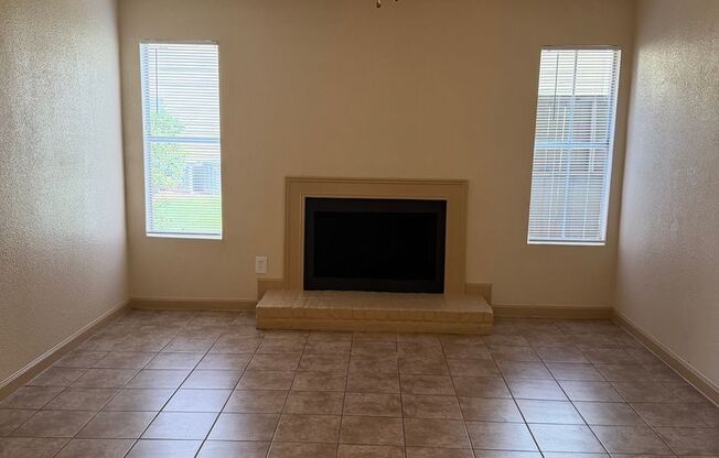 2 beds, 1 bath, 812 sqft, $1,085, Unit 1611