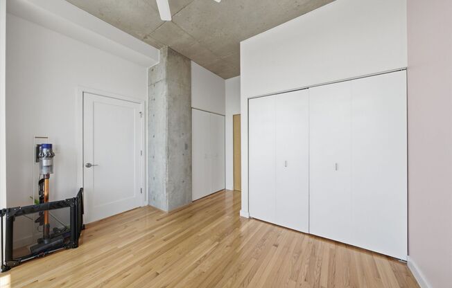 South Loop Condo 2BR + Garage Parking Included