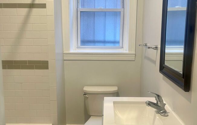 Studio, 1 bath, 420 sqft, $1,060, Unit 1G