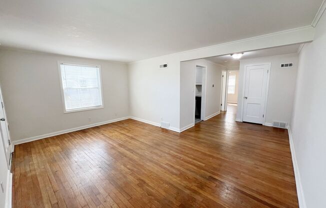 SEE IT NOW! Charming 1-Bed Home in North Kansas City – Spacious & Convenient!
