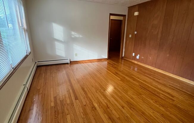 2 beds, 1 bath, 903 sqft, $1,290, Unit D-3