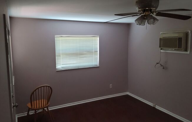 4 Bedroom, 2 bath in Orlando. Fenced in yard ...