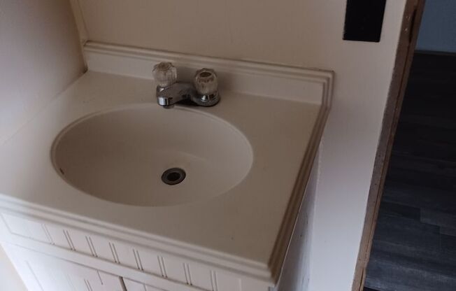 2 beds, 1 bath, $750, Unit Lot 7