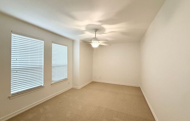 Spacious Museum District 3-Story 2/2.5/2 Townhome !