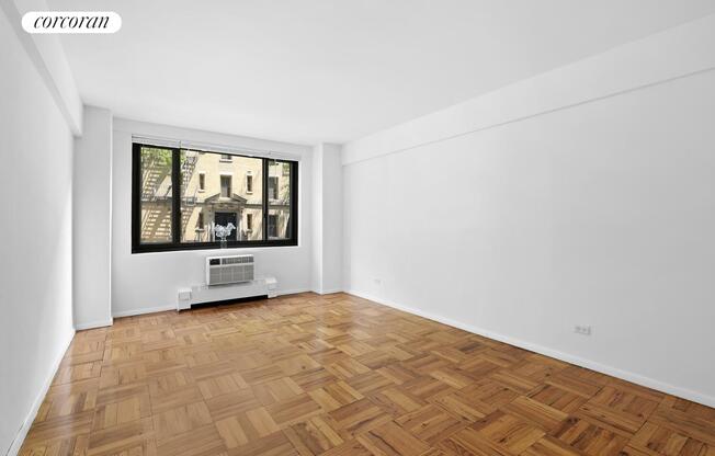 2 beds, 1 bath, $4,500, Unit E1E
