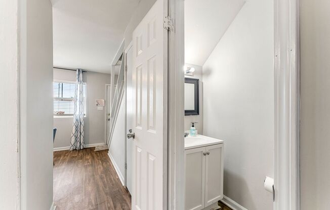 2 beds, 1.5 baths, 950 sqft, $1,369, Unit K06