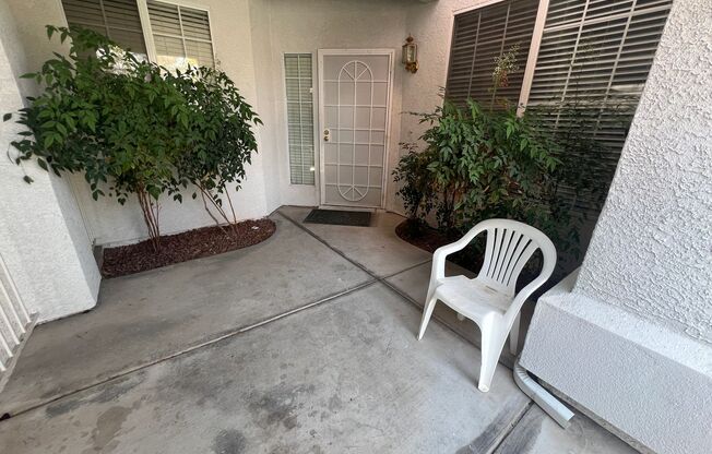 One-Level Townhouse off of Tropicana/Durango