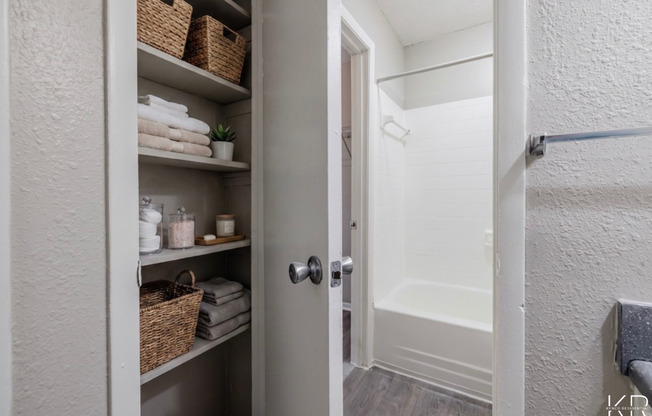 1 bed, 1 bath, 612 sqft, $895, Unit H094