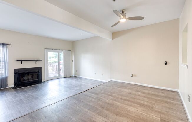 This beautiful 3bd 2.5bth townhome offers waterviews in the sought after community of Stoney Beach.