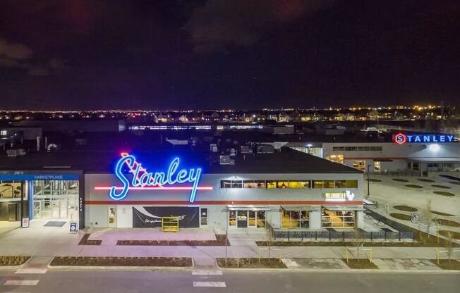 2 beds, 2 baths, 928 sqft, $1,120, Unit 1945 Peoria St #509