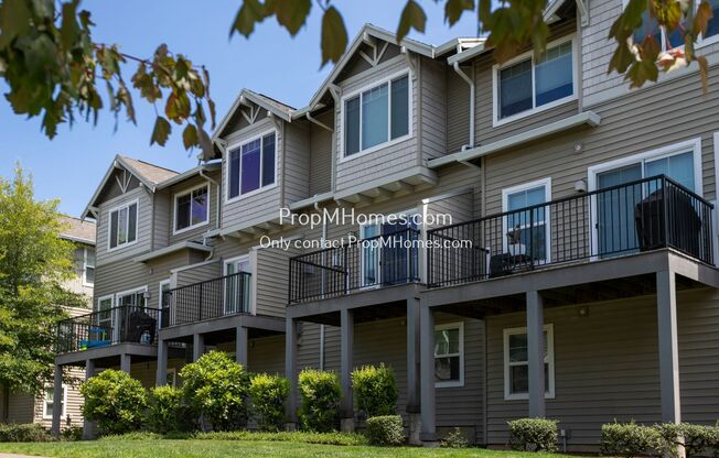 Beautiful, Contemporary Condo In Cedar Mill!