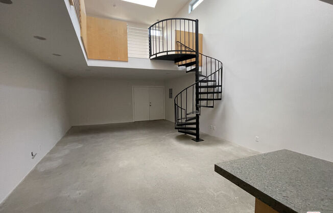 555 ROSE AVE